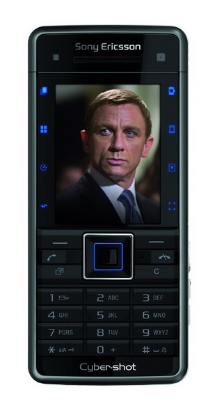 , Sony Ericsson C902 Titanium Silver, Το μυστικό gadget του James Bond