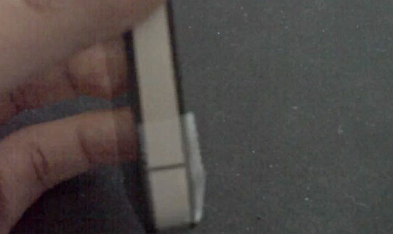 , iPhone 4 Death Grip, Το πρόβλημα λύνεται με σελοτέιπ