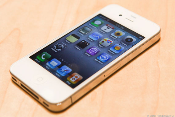 , iPhone 4, Καθυστερεί το λευκό χρώμα