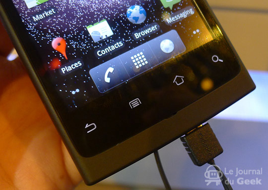 , Huawei U9000, Με οθόνη 4.1 ίντσες και Android 2.2