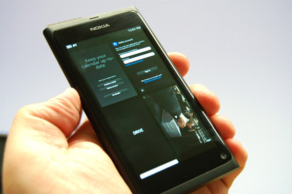 , Nokia N9 με MeeGo, Οι πρώτες live φωτογραφίες hands-on