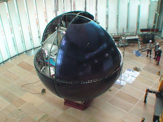 , Mitsubishi Globe, Η Γη μέσα από 10.362 οθόνες OLED [video]