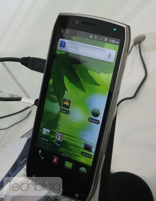 , Acer Iconia Smart, Με κινηματογραφική οθόνη 21:9 4.8 ιντσών και Android 2.3