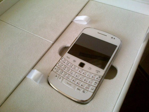 , BlackBerry Bold 9900 σε λευκό χρώμα