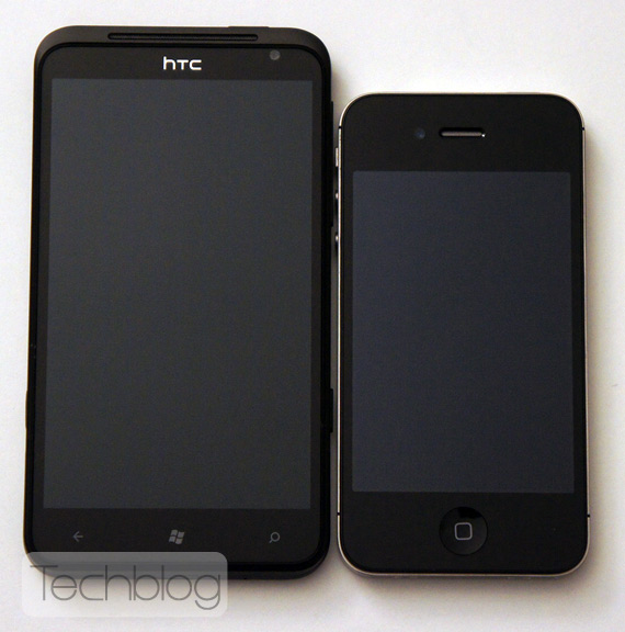 , HTC Titan εναντίον iPhone 4S, Σύγκριση στο μέγεθος