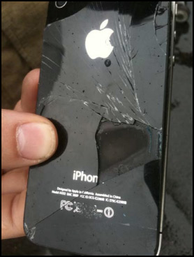 , iPhone 4, Έβγαλε καπνούς μετά την προσγείωση αεροσκάφους