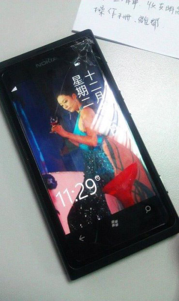 , Nokia Lumia 800, Το &#8220;άθραυστο&#8221;