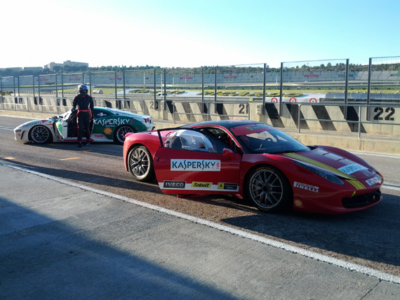 , Αποστολή στη Βαλένθια με την Kaspersky, Οδηγούμε τις Ferrari 458 Challenge και F430 Challenge