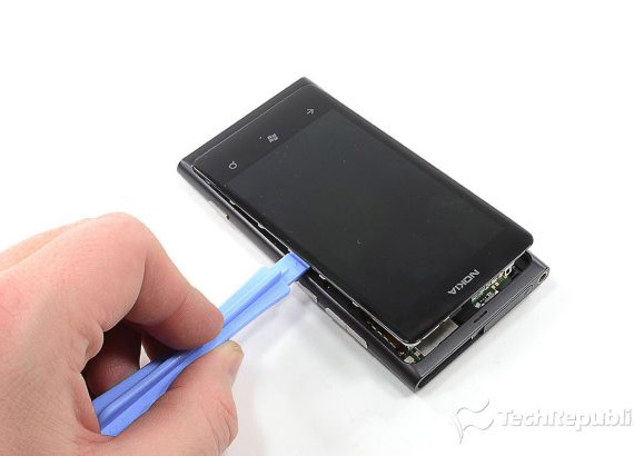 , Nokia Lumia 800 από μέσα [teardown]