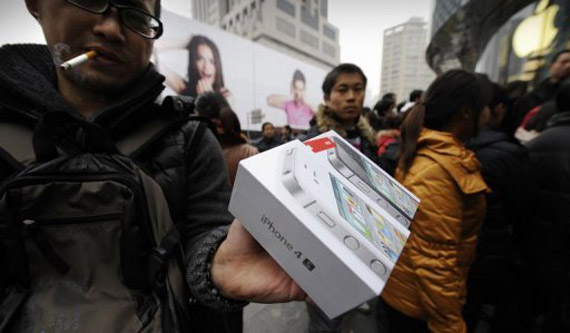 , Φάπες, καράτε και αυγά στην κυκλοφορία του iPhone 4S στην Κίνα