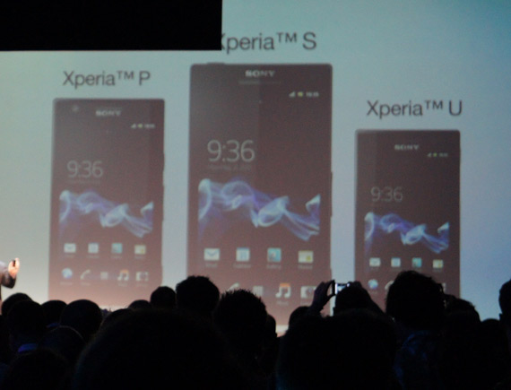 , Sony Xperia U, Με οθόνη 3.5 ίντσες και διπύρηνο επεξεργαστή