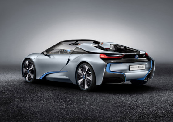 , BMW i8 Concept Spyder, Ένα τετράτροχο cabrio γλυπτό στους δρόμους