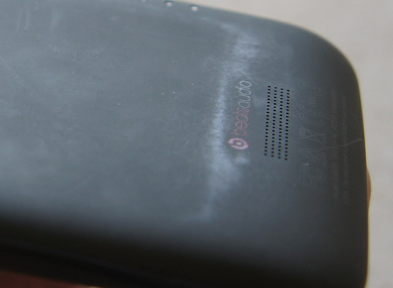 , HTC One X, Ευαίσθητη η πίσω επιφάνεια από polycarbonate