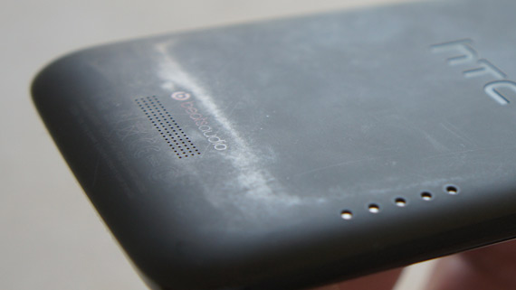 , HTC One X, Ευαίσθητη η πίσω επιφάνεια από polycarbonate