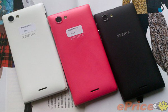 , Sony Xperia J, Το πρώτο μοντέλο χωρίς το πράσινο λογότυπο της Sony Ericsson;