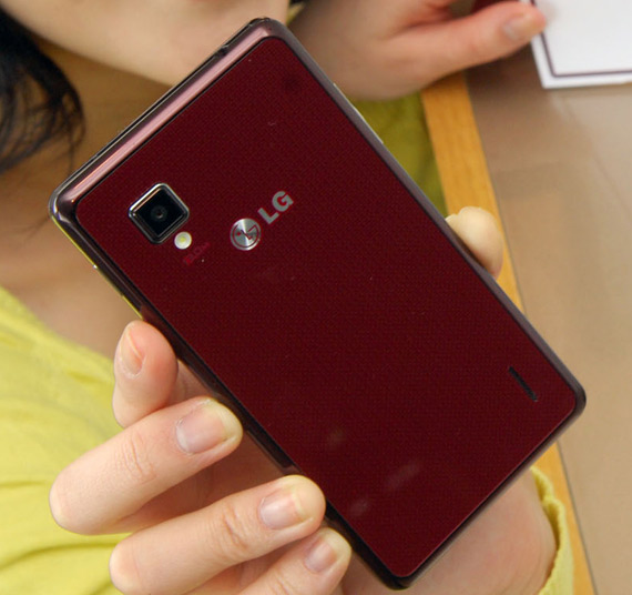 , LG Optimus G, Σε νέο χρώμα Cordovan Red