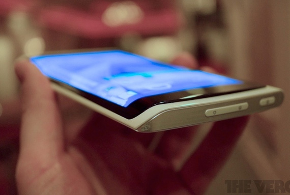 , Samsung Youm, Καμπυλωτή οθόνη OLED σε ένα πρωτότυπο smartphone