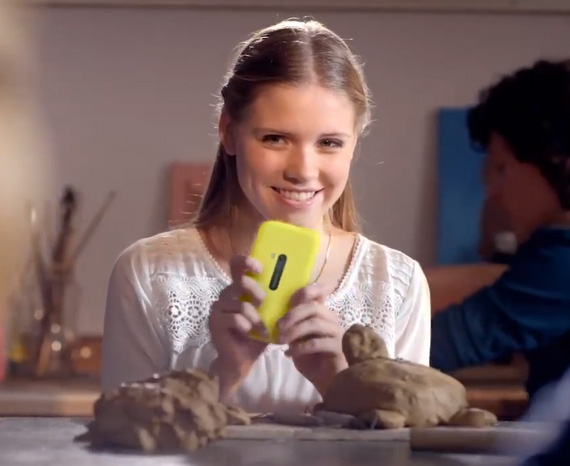 Nokia Lumia mystery, Nokia Lumia, Μυστηριώδες μοντέλο εμφανίζεται σε διαφημιστικό του 920