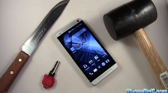 HTC One, HTC One, Δοκιμή με αιχμηρά αντικείμενα [video]