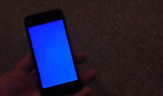 iPhone 5S, iPhone 5S, Αναφορές για μπλε οθόνη και μετά reboot