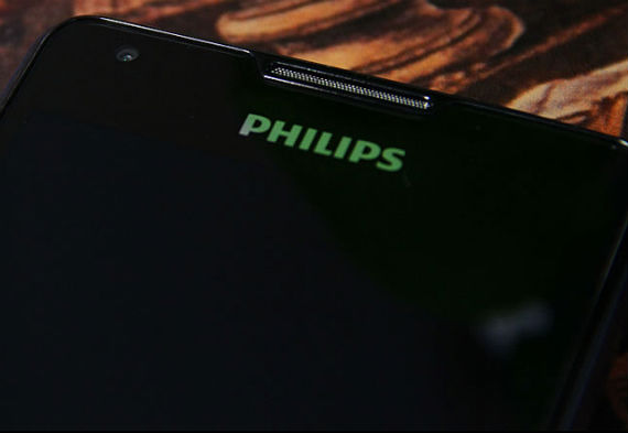 , Philips W6618, smartphone με μπαταρία 5,300 mAh για 66 μέρες αναμονής