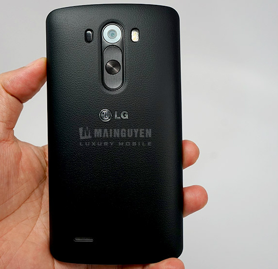 , LG G3, φωτογραφία δείχνει το μεγεθός του σε σύγκριση με το HTC One M8
