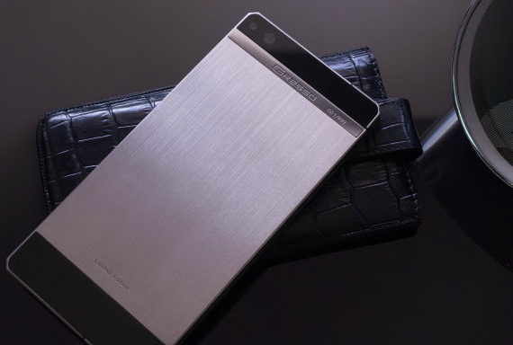 gresso regal titanium phone, Gresso Regal, τυλίγει το Android 4.2 με τιτάνιο και 3000 δολάρια