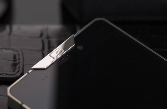 gresso regal titanium phone, Gresso Regal, τυλίγει το Android 4.2 με τιτάνιο και 3000 δολάρια
