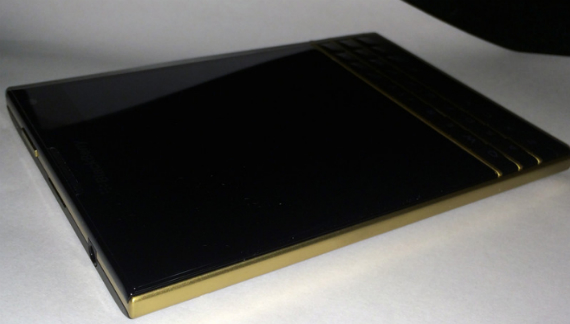 blackberry passport black and gold edition, BlackBerry Passport: Νέα έκδοση σε χρυσό χρώμα στα 900 δολάρια