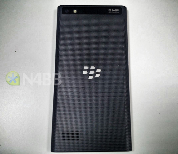 BlackBerry Leap, BlackBerry Leap: Φωτογραφίες της νέας mid-range συσκευής