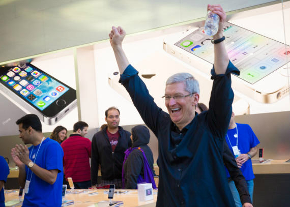 tim cook 10 million dollars 2015, Tim Cook: Πήρε 10.3 εκατ. δολάρια από την Apple το 2015