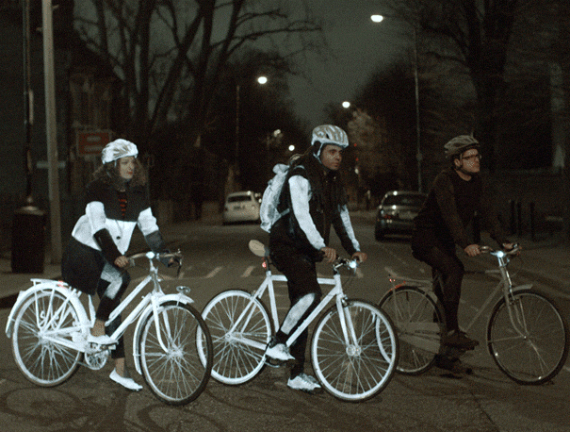 volvo σπρέι, Volvo LifePaint: Το σπρέι που κάνει τους ποδηλάτες να φαίνονται τη νύχτα