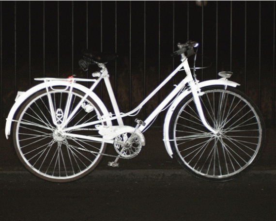 volvo σπρέι, Volvo LifePaint: Το σπρέι που κάνει τους ποδηλάτες να φαίνονται τη νύχτα