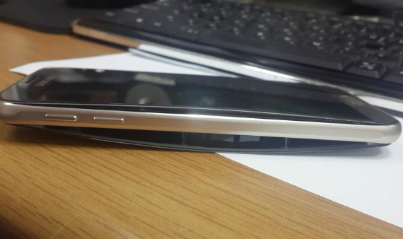 Samsung Galaxy S6: Χρήστης το παρέλαβε με σκασμένη μπαταρία, Samsung Galaxy S6: Χρήστης το παρέλαβε με σκασμένη μπαταρία