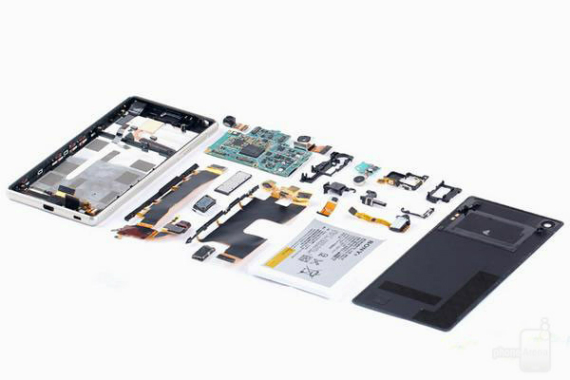 Sony Xperia Z3+: Το teardown δείχνει εύκολη επισκευή, Sony Xperia Z3+: Το teardown δείχνει εύκολη επισκευή