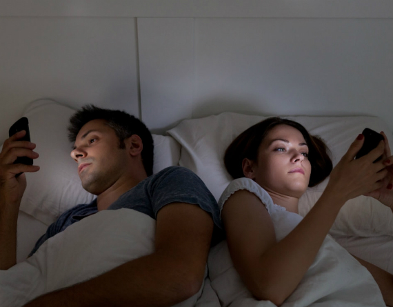 Οι ειδικοί συστήνουν τη δημιουργία "bedtime mode" στα κινητά, Οι ειδικοί συστήνουν τη δημιουργία &#8220;bedtime mode&#8221; στα κινητά