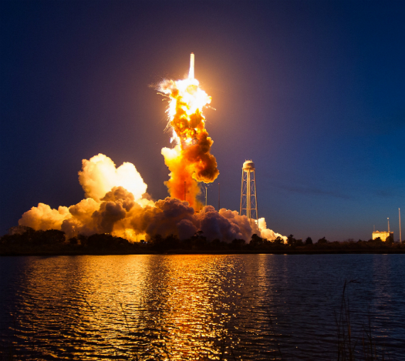 NASA: Οι εντυπωσιακές φωτογραφίες από την έκρηξη του πυραύλου Antares, NASA: Οι εντυπωσιακές φωτογραφίες από την έκρηξη του πυραύλου Antares