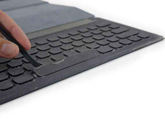 smart keyboard ifixit, Apple Smart Keyboard: Πήρε 0/10 από το iFixit [teardown]
