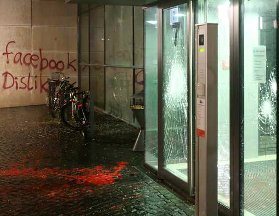 facebook hambourg vandalized, Facebook: Βανδαλισμοί στα κεντρικά γραφεία στο Αμβούργο