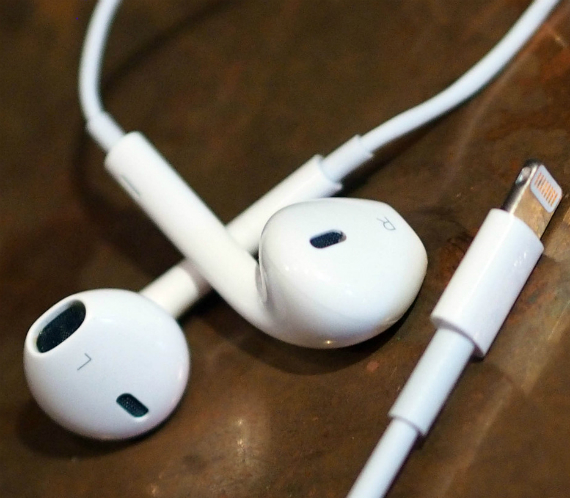apple headphone jack, iPhone 7: 200.000 άτομα ψηφίζουν κατά της αφαίρεσης της υποδοχής ακουστικών