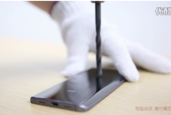 xiaomi mi 5 torture, Xiaomi Mi 5: Η ceramic έκδοση βασανίζεται με πριόνι και τρυπάνι [video]