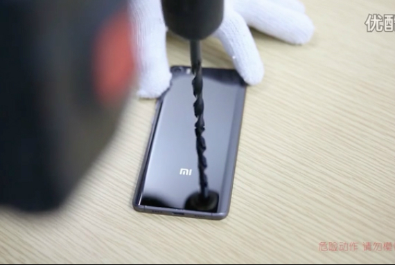 xiaomi mi 5 torture, Xiaomi Mi 5: Η ceramic έκδοση βασανίζεται με πριόνι και τρυπάνι [video]