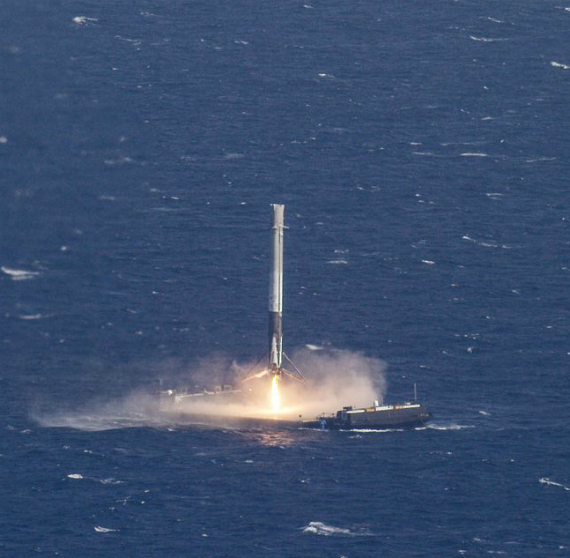 spacex falcon 9 landing, SpaceX: Η ιστορική προσγείωση του Falcon 9 στη θάλασσα [video]