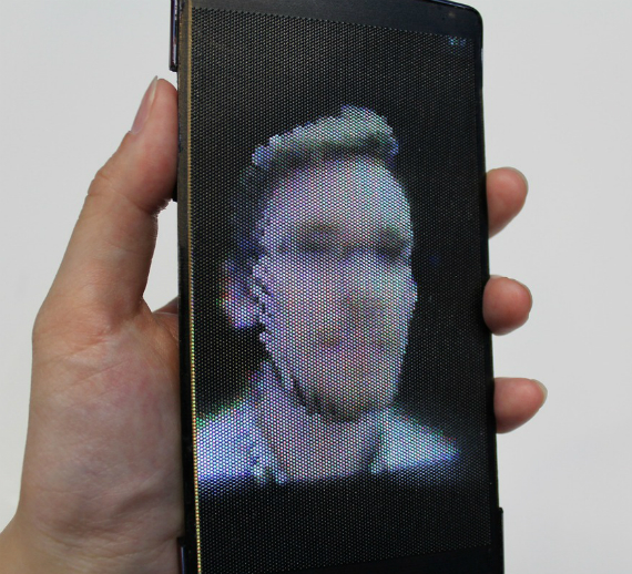 holoflex smartphone, HoloFlex: Το πρώτο εύκαμπτο ολογραφικό κινητό στον κόσμο [video]