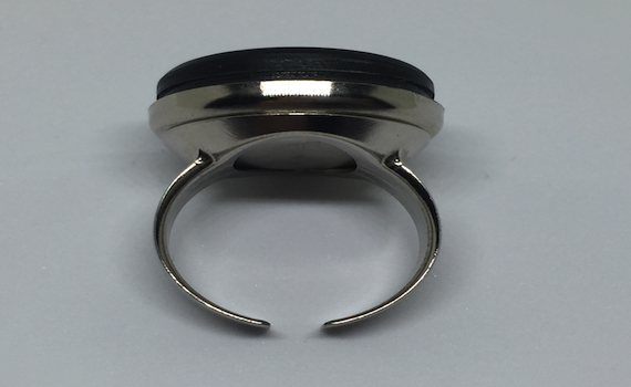 mangos smart ring, Mangos: Το έξυπνο δαχτυλίδι που μετατρέπεται σε panic button