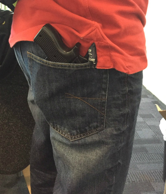 gun case, Άνδρας συνελήφθη σε αεροδρόμιο επειδή είχε θήκη iPhone σε σχήμα όπλου