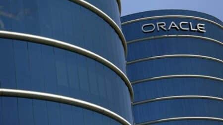 Oracle: Στα 12,28 δισ. δολάρια τα προσαρμοσμένα έσοδα