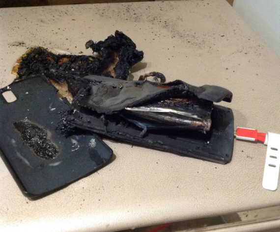 oneplus one fire, OnePlus One: Πήρε φωτιά κατά τη διάρκεια της φόρτισης