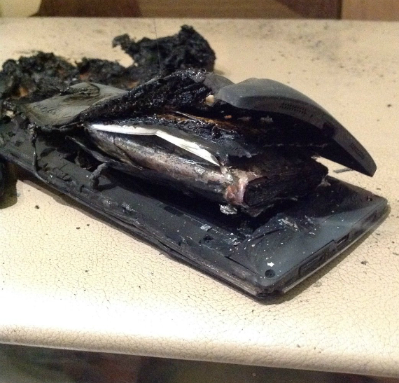 oneplus one fire, OnePlus One: Πήρε φωτιά κατά τη διάρκεια της φόρτισης