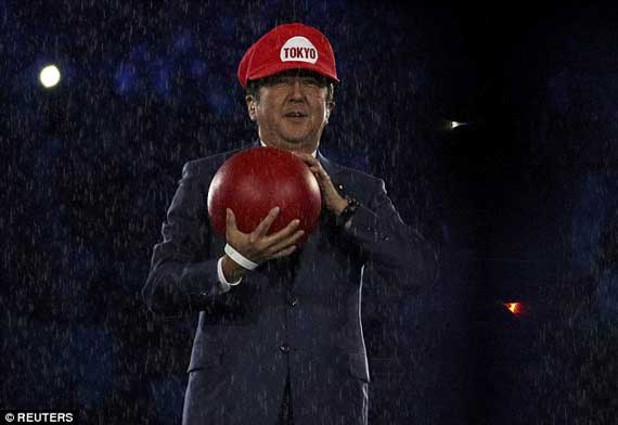 Super Mario, Ντυμένος Super Mario ο Ιάπωνας πρωθυπουργός εμφανίζεται στην τελετή λήξης των Ολυμπιακών αγώνων στο Ρίο